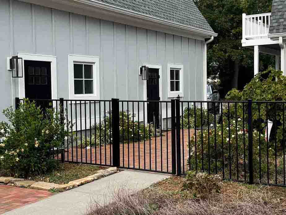 Aluminum fence contractor in Hampton Roads