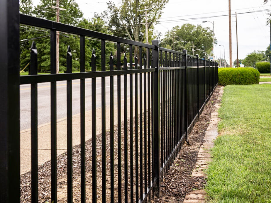Aluminum fence contractor in Hampton Roads