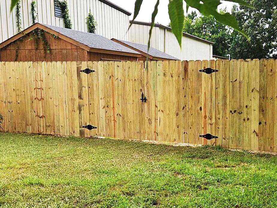 Wood fence contractor in Hampton Roads