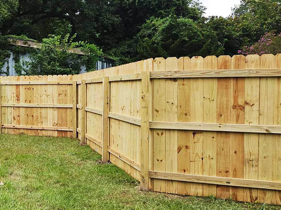 Wood fence contractor in Hampton Roads